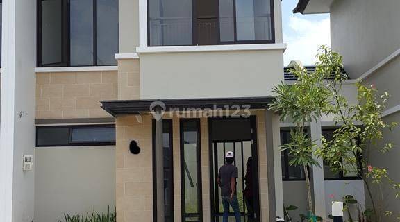 Rumah 2 Lantai Depan Taman di Eminent Bsd City 1