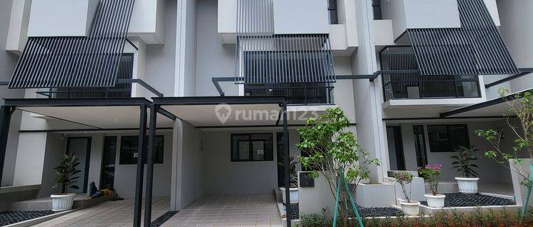 Rumah di Impresahaus, Tabebuya Bsd 3½Lantai, siap huni, unit baru 1