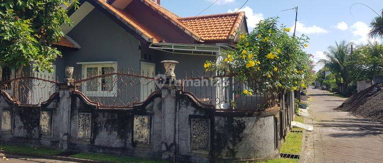 Rumah pinggir sawah di Jalan angantaka kutri 1