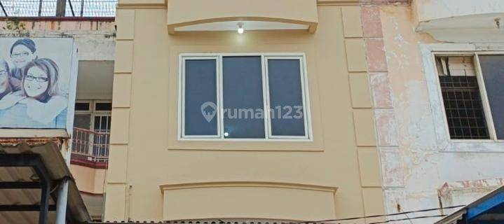 Disewakan Ruko 3 Lantai Dengan Rooftop Di Kedoya Raya 1