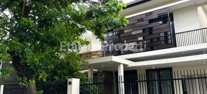 For Sale or Rent Semi-Furnished Ready-to-Occupy House Dian Istana Park Avenue 1