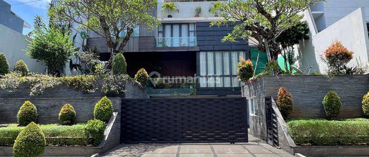 Disewakan Rumah Modern Mewah Semi-furnished Kawasan Elit Simprug Golf  1