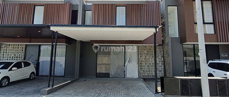 Sewa Rumah Baru 2 Lantai Central Park Merr 1