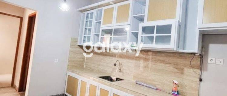 DIJUAL RUMAH TERDEPAN SEMI FURNISH,CARPORT 2 MOBIL ,ADA CCTV DI DARMO HARAPAN 1