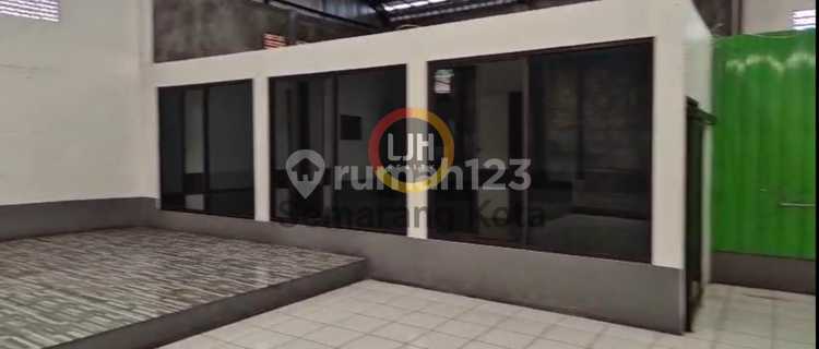 Business Building on Kedungmundu Street 1