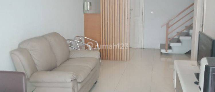 Apart 3 Kamar, View Lepas, Furnished, Lantai Tengah, French Walk Moi 1