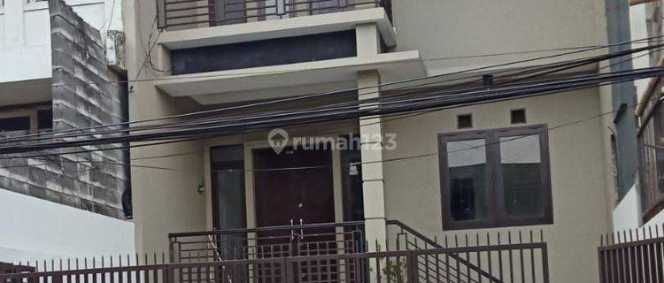 Jual/Sewa Rumah minimalis 2 lantai di Sarijadi 1