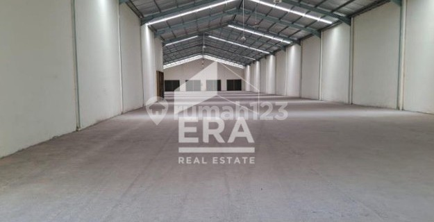 For Sale / Warehouse Rental on Yos Sudarso Arterial Road, Semarang 1