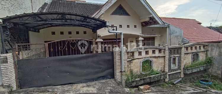 Ready to occupy, Land & House, Freehold, East Semarang, Jl Taman Borobudur 1
