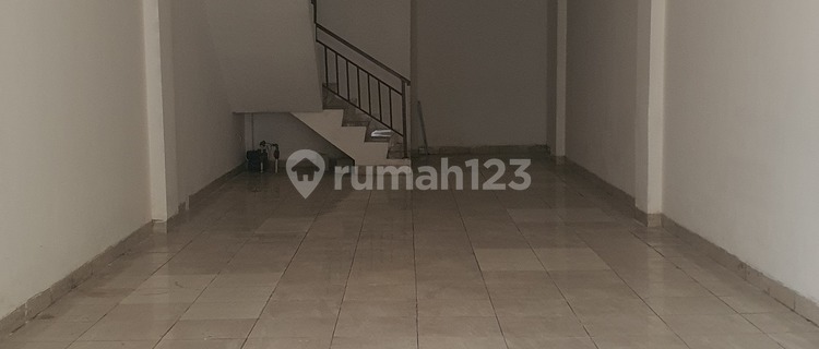Shop House at Jl. Raya Pasar Pejagalan, 3.5 floors, post-renovation. 1