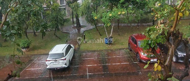 Depan taman parkiran luas ada kolam renang kawasan dekat ke mall sms 1