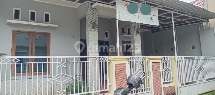 Nice 3 Bedroom House with Carport in East Semarang 1