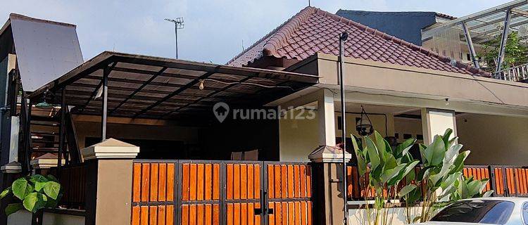 Sewa Rumah Hook baru renov 3+1 KT Villa Dago Toll Serua Ciputat Pamulang  1