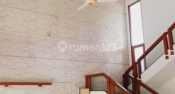 Comfortable House Cozy Beautiful Wooden Ornament Pondok Indah  1