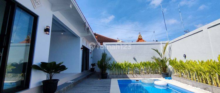 R08028 Convenient Location near amenities villa in Kerobokan short drive to Seminyak and Canggu 1