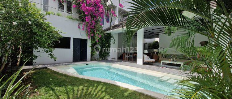 R08085 Luxury Villa Available For Monthly Rental At Kerobokan Closed To Berawa Canggu 1