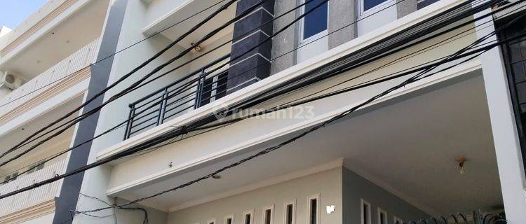 Disewakan Rumah Pademangan Gang Besar, 3 Lantai, Hanya 110 Jt/Thn 1