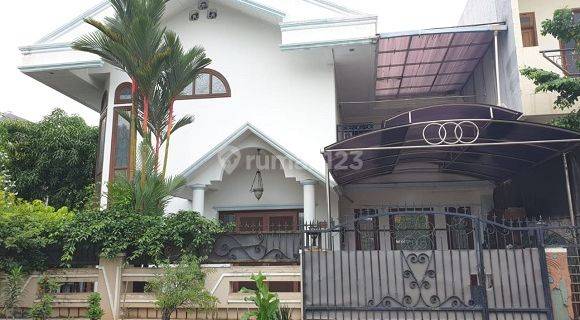 Dijual Rumah Kelapa Gading  Lokasi Bagus, 2 Lantai, Sangat Nyaman 1