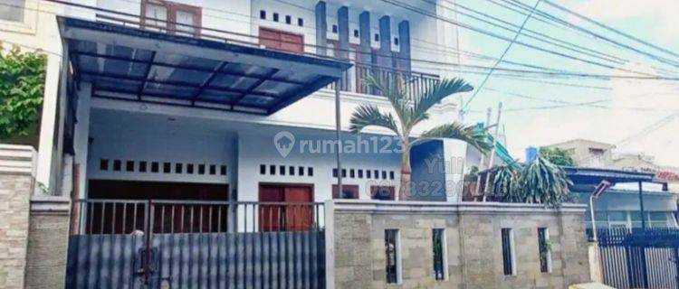 Dijual Rumah Tingkat 2 Lantai Siap Pakai Dekat Jl.thamrin, Semarang 1