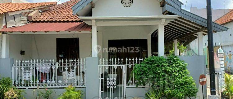 Dijual Rumah Tingkat 1.5 Lantai Posisi Hook Tengah Kota Bisa Untuk Kost di Daerah Batan Miroto 1