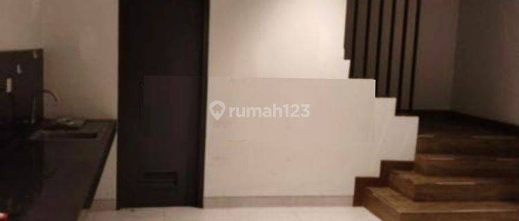 Dijual Rumah Bagus Tingkat 2 Lantai Siap Pakai Di BSB City, Semarang 1