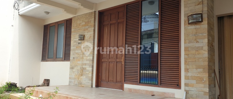 Dijual Rumah Bagus Tingkat 1,5 Lantai Siap Pakai di Daerah Sidodadi, Semarang 1