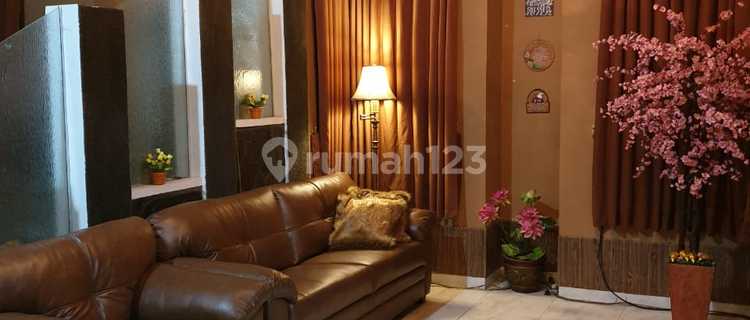 Dijual Rumah Bagus Siap Pakai di Perumahan Greenwood Manyaran, Semarang 1