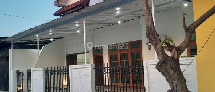 Dijual Rumah Bagus Full Renovasi Tingkat 1,5 Lantai Siap Pakai Daerah Lamper Lor ,gayamsari, Semarang 1