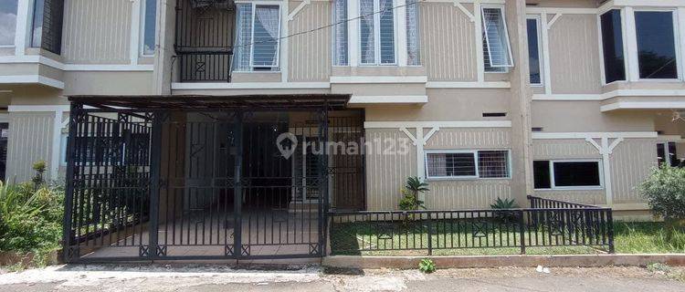 Dijual Rumah Lokasi Strategis di Jl. Gunung Padang 1