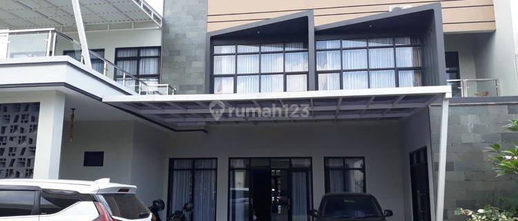 Rumah Mewah Kontemporer 2 Lantai Full Furnished + Kolam Renang 1