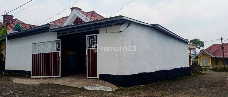 Villa Minimalis Asri Modern Bagus Siap Huni Bebas Banjir  1