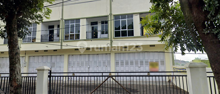 Two-Storey Shop House in a Strategic Location at the Center of Cianjur 1