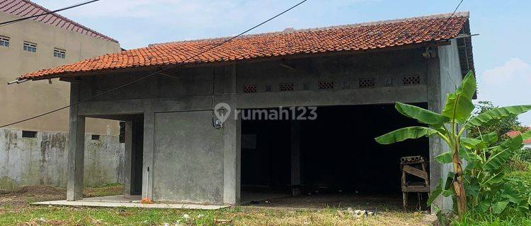 Kios Dengan Tanah Sangat Luas Cocok Untuk Usaha Lokasi Strategis 1