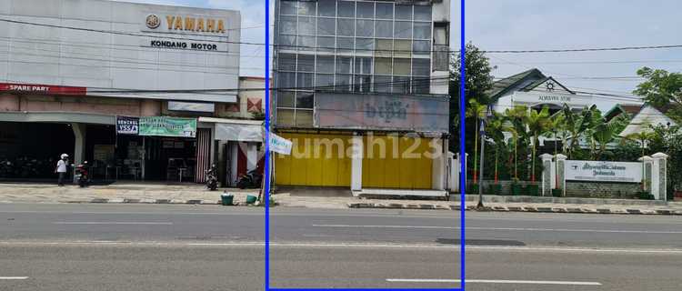 Strategic Ruko for Rent on Lawu Street Karanganyar Prime & Busy Two-Way Location! 1