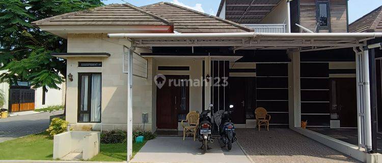 Rumah Bgus di cluster Gentan Solo  1