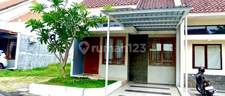 Rumah Bagus Full Furnished di Kawasan Pabelan Solo. Siap Huni, Lingkungan Aman dan Nyaman. 1