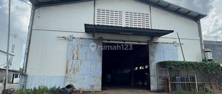 Di Sewa Gudang Siap Pakaii Jl. Gatot Subroto Km 35  1