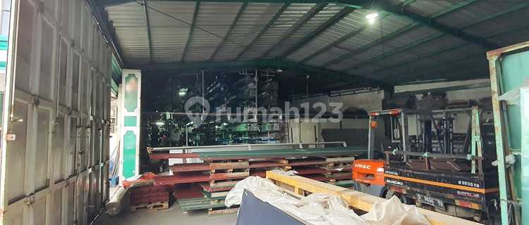 Price Drop! Nice Shop House on Cut Mutia, Bekasi 1