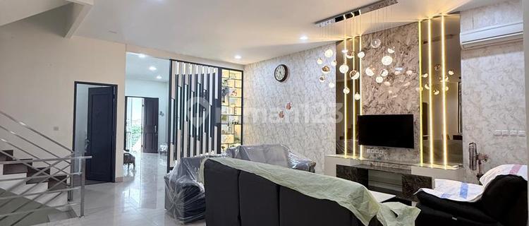 Beautiful Minimalist House 10X23.5m in Pluit Muara Karang, North Jakarta 1