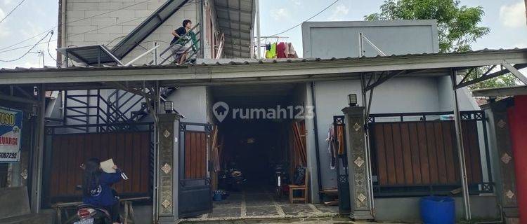 Rumah kos tingkat 17 pintu kompleks pasar Sokaraja Banyumas 1