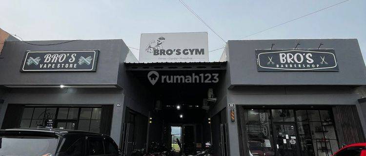 Rumah Bonus Tempat Usaha Salon, Gym Patikraja Purwokerto 1