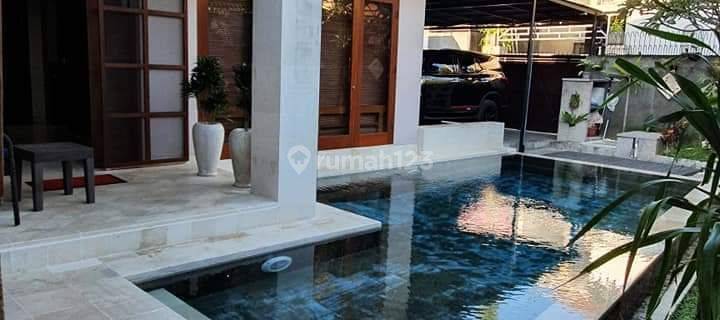 Cozy Villa Fully Furnished Di Jalan Prapat Beris Sanur Denpasar Bali 

COZY VILLA HEART SANUR

Jalan prapat beris

Spesifikasi : 

Luas Tanah : 300 m²

Luas Bangunan :400 m²

Kamar Tidur : 3 + 2

Kamar Mandi : 3 + 2

Ruang Tamu

Ruang Makan

Ruang Keluarg 1