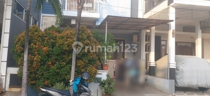 Auctioned, 2-Story House in Harapan Indah Housing, Bekasi 1