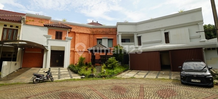 Auctioned, Luxury House in Bali View Housing Complex, Ciputat, Tangsel 1