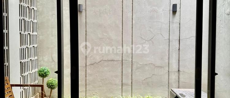 House with Outdoor Seating Area in Bintaro Tangsel Sc-16505 1