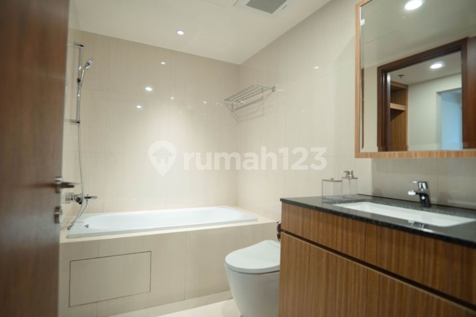 1 BR + 1 ( B )