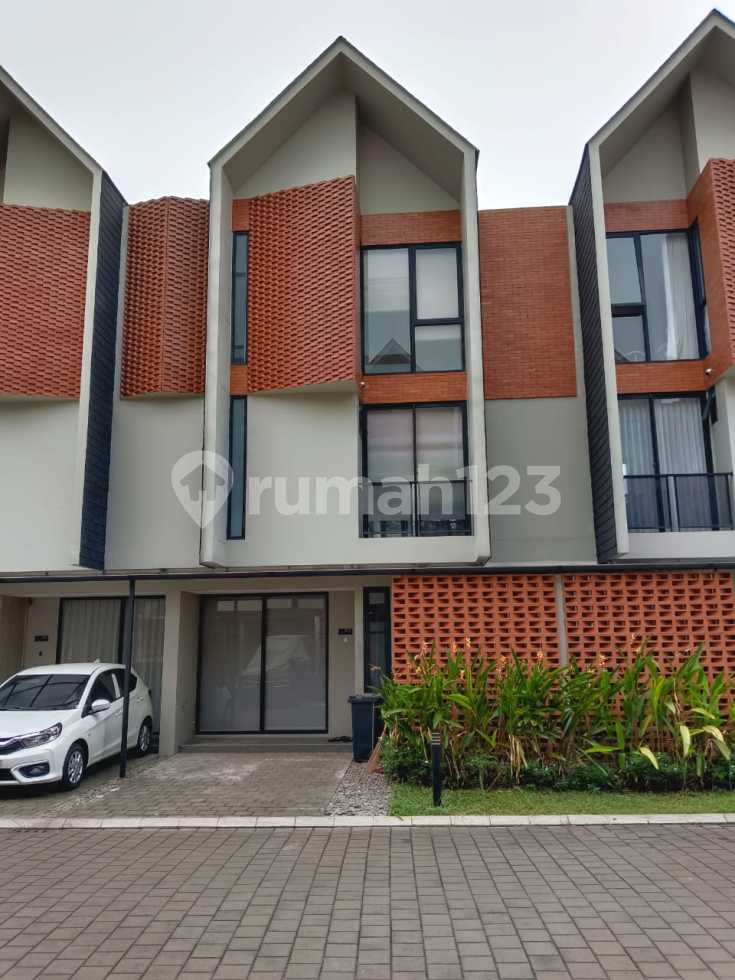 Unit L (samping taman)