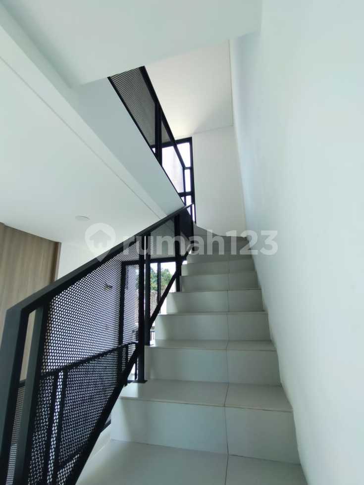 Unit L (samping taman)