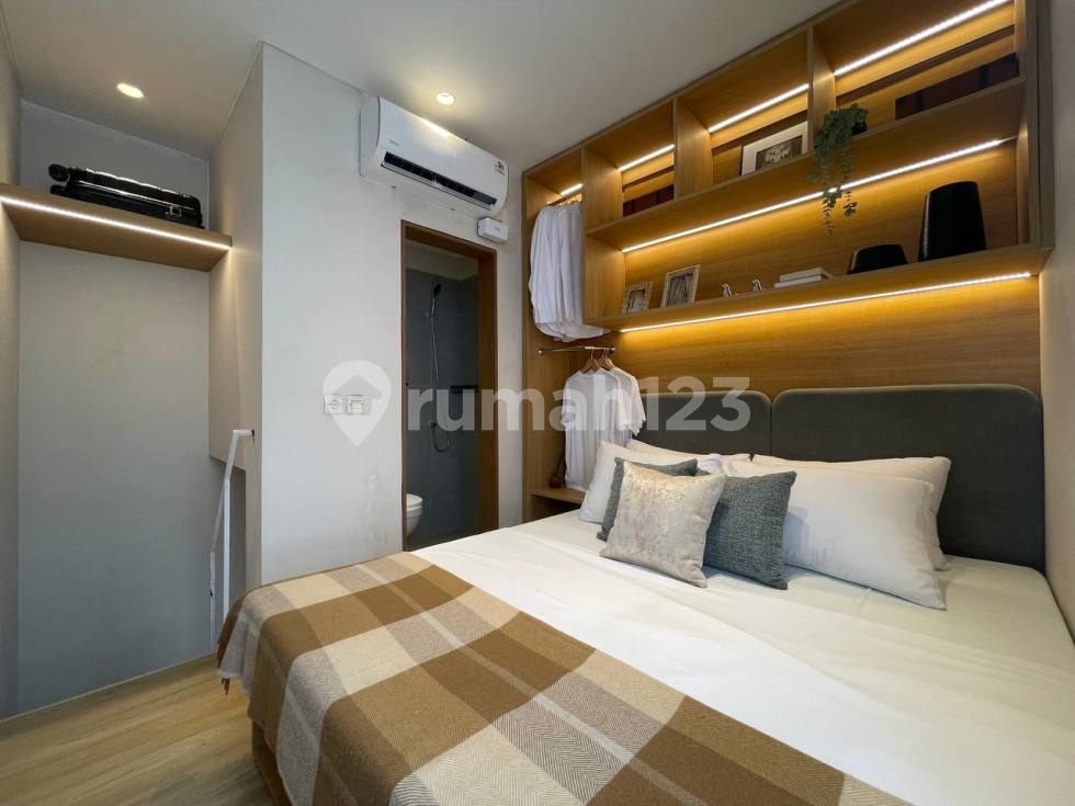 HWB 1B Gold (Backyard)