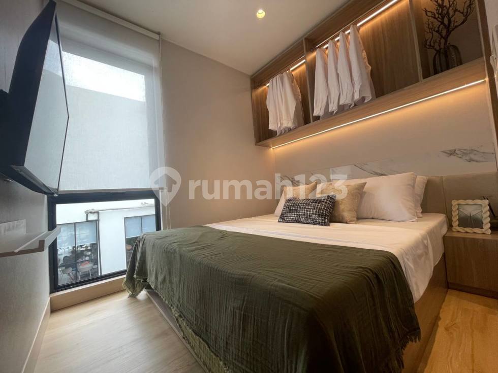 HWB 1B Gold (Backyard)